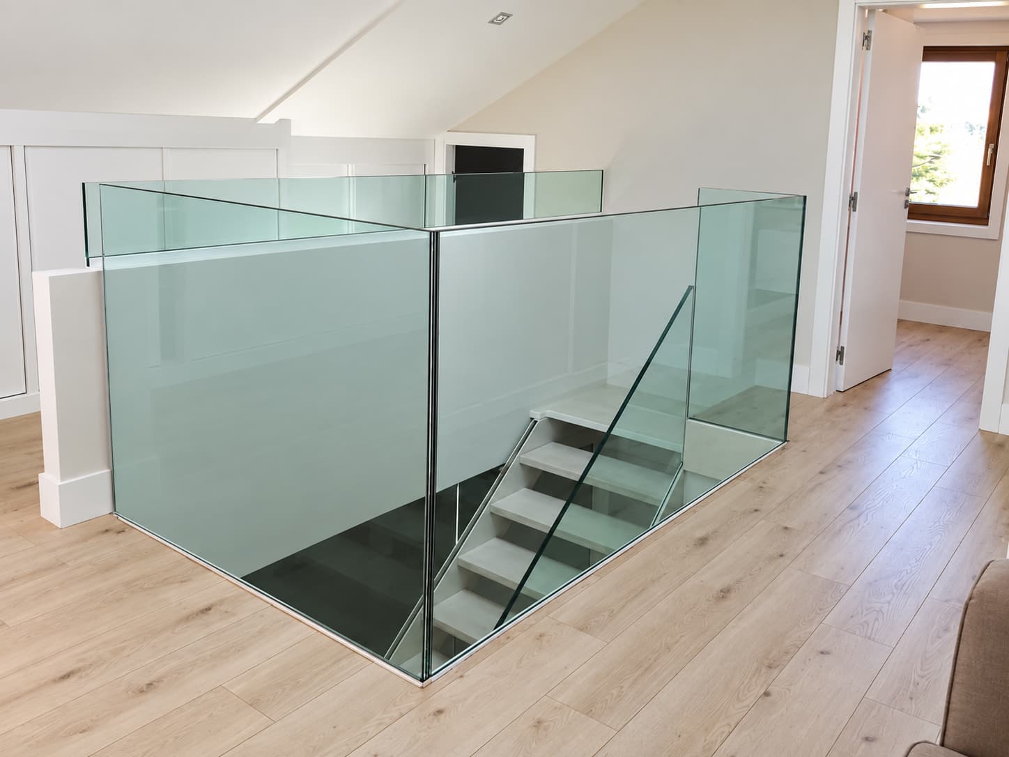 Cerramiento de cristal realizado por Cristalería Senín en Galicia