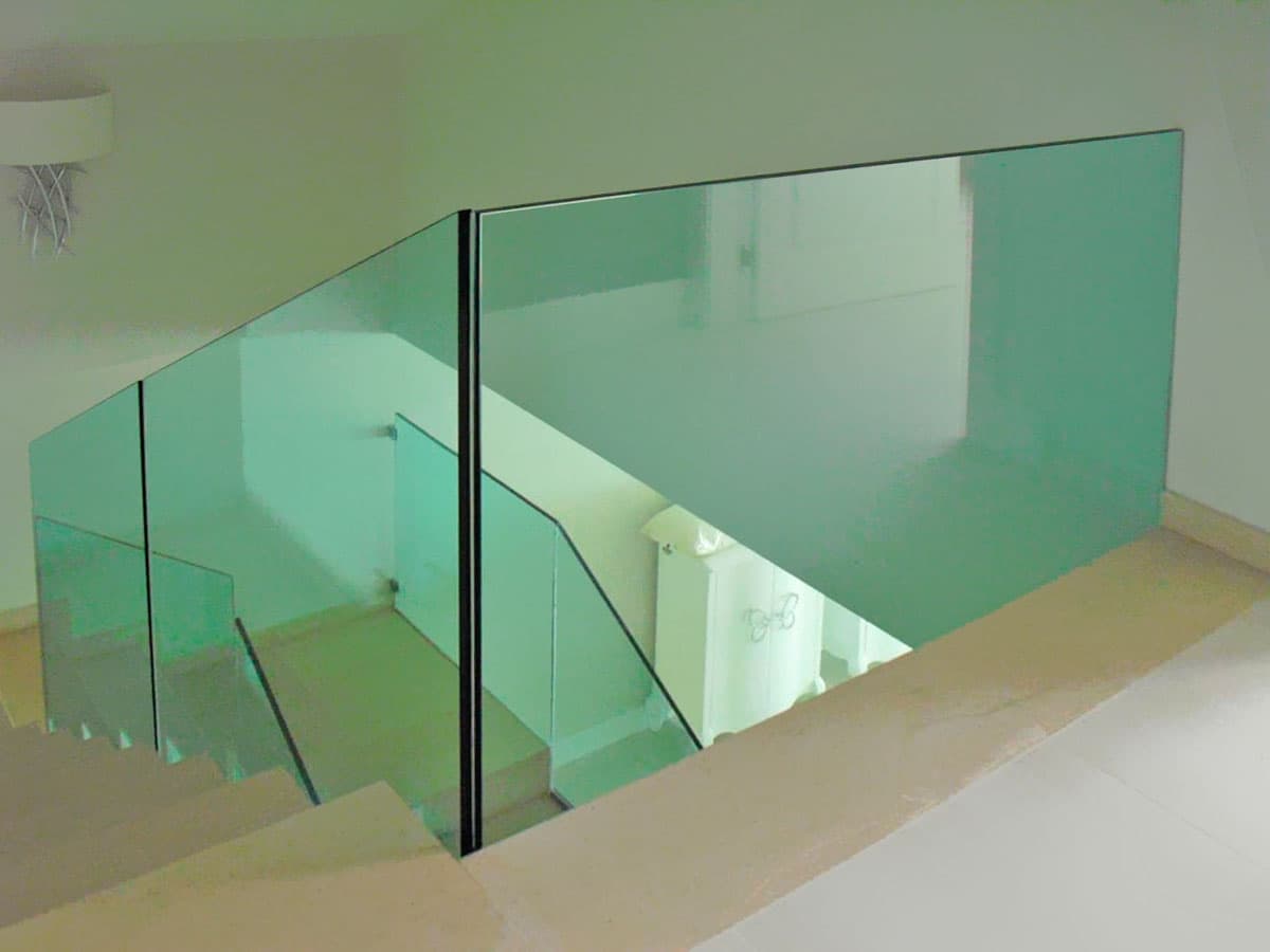 Escaparate de cristal realizado por Cristalería Senín en Pontevedra