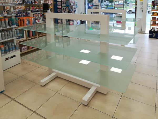 Manufactura de vidrio plano en el taller de Cristalería Senín en Caldas