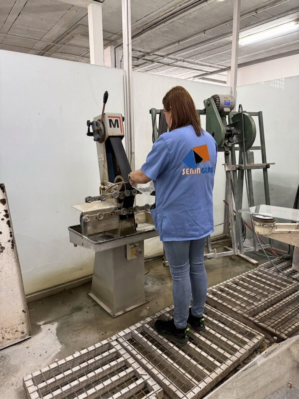 Taller de manufactura de vidrio de Cristalería Senín en Caldas de Reis